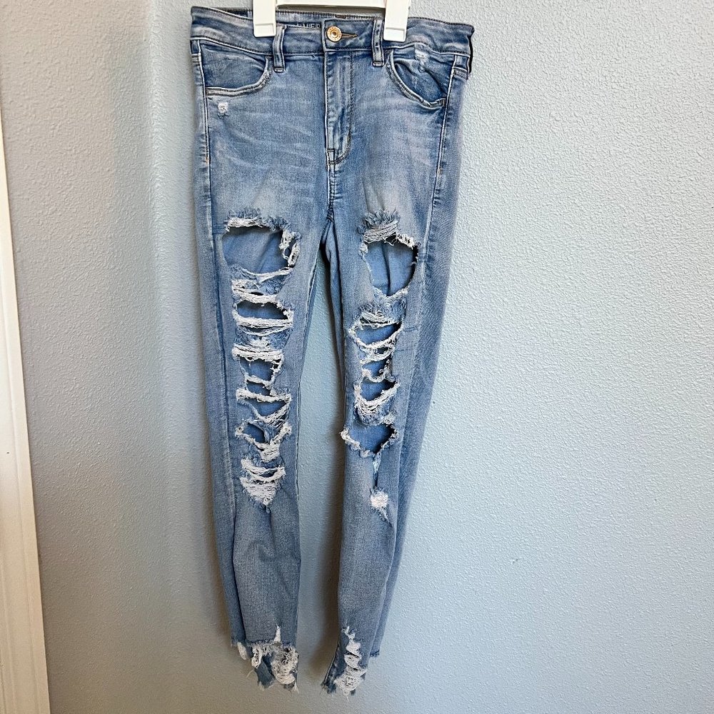 American Eagle "Ne(x)t Level Stretch" Hi-Rise Lightwash Distressed Jegging